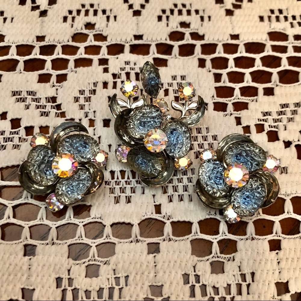 Vintage brooch Earring set blue crystal AB gems